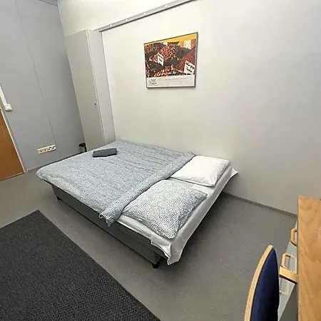 אכסניה Office House Services 207 *